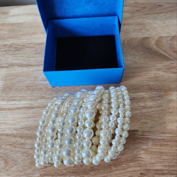 Multi-strand Pearl Stretch Bracelet - Picture 4 of 4